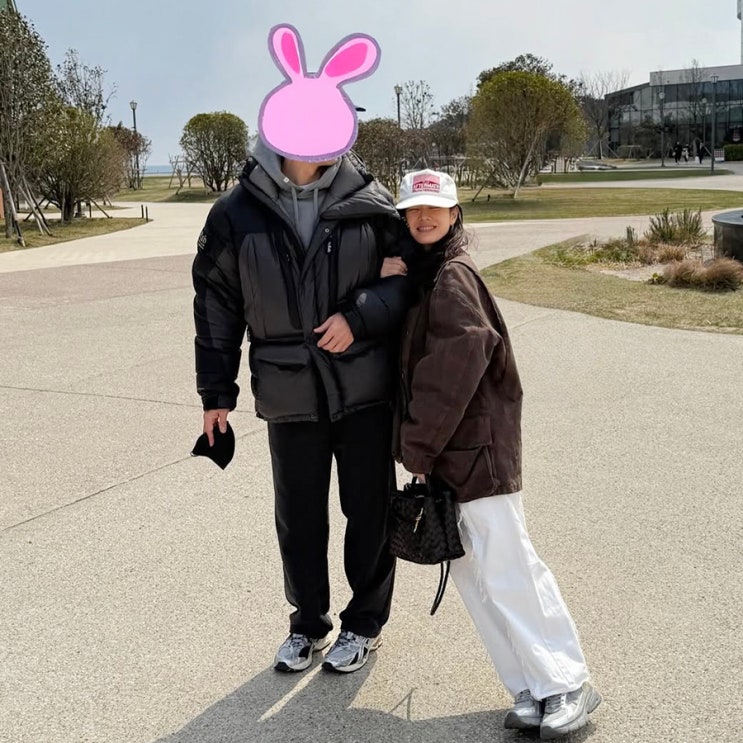 <b>손예진 현빈 데이트</b>룩 속 반응 뜨거운 봄코디 아이템들