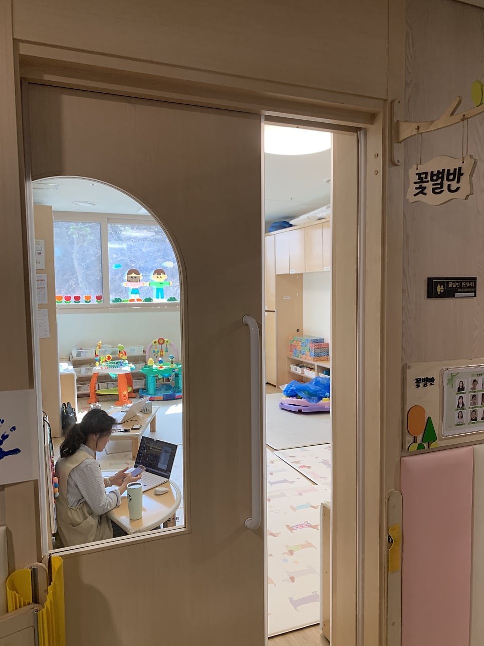 포켓 슬라이딩 도어 레일 수리 교체 시공