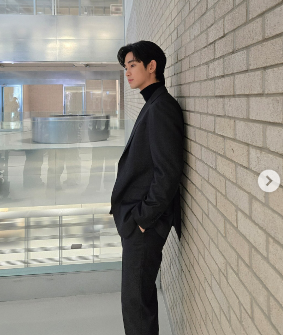 <b>김수현</b> vs. <b>김새론 유족</b>, <b>고소</b>·고발 난타전 “이제 진짜 싸움... 