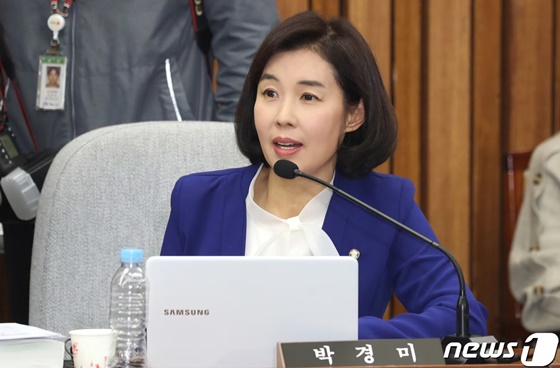 與, '<b>이재명 망언</b>집' 냈는데... 시한 /  이재명, 증인 불출석에... 