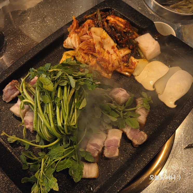  사이드가 양념게장과 미나리?! 새로 오픈한 화정역 삼겹살 맛집 김숙성 화정점 :D