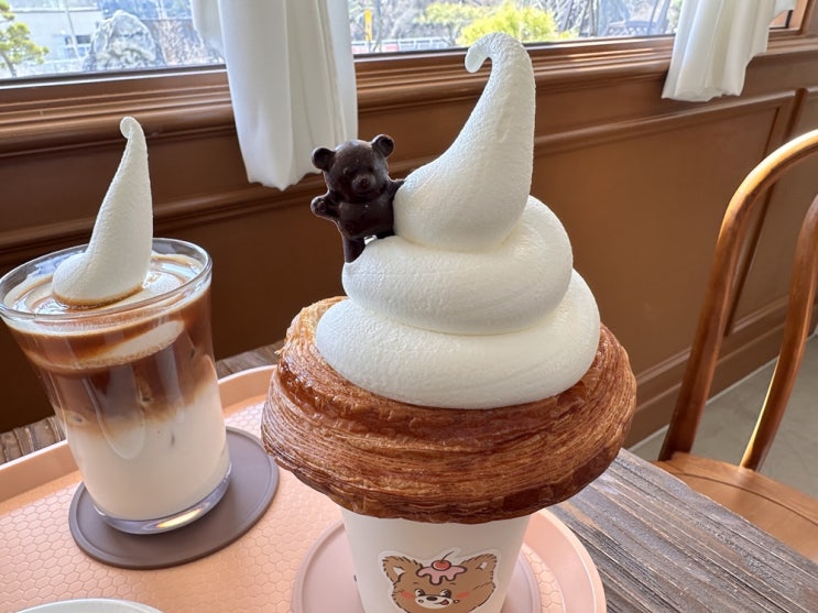  크루아상 아이스크림이 맛있는 창원 마산 가포 홀리벨리 카페