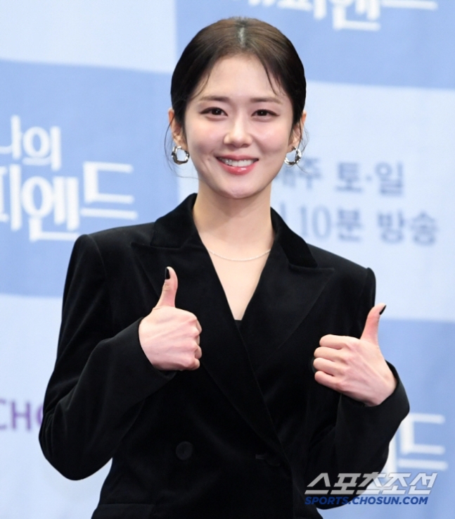 <b>4인용식탁</b> 장나라 6살 연하 결혼 자금 부족 <b>박경림</b> 도와줘... 