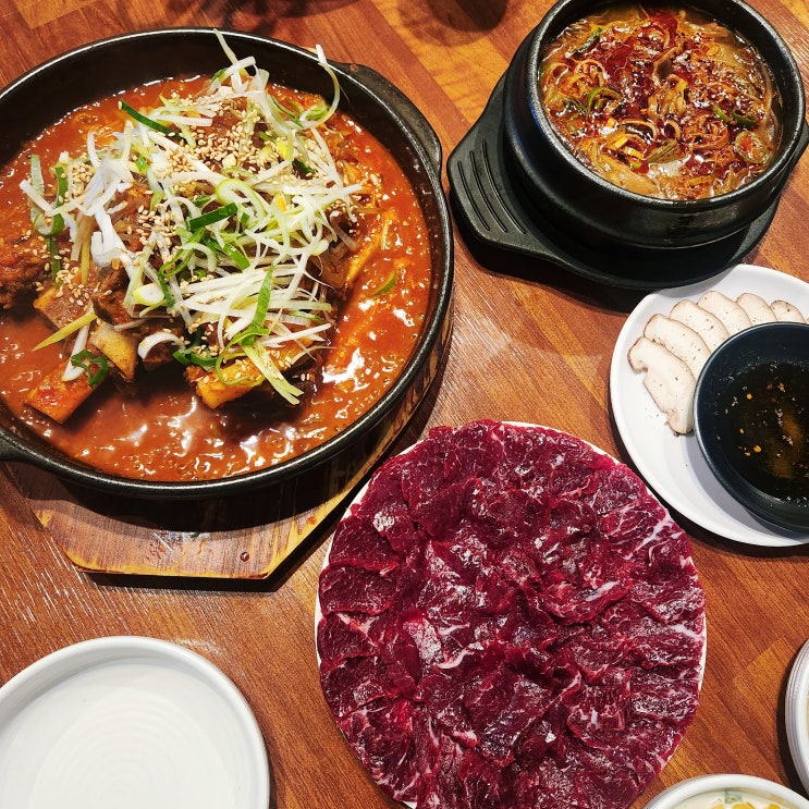  문정역 근처 맛집 쫀득한 뭉티기와 한잔하기 좋은 '한우상회'