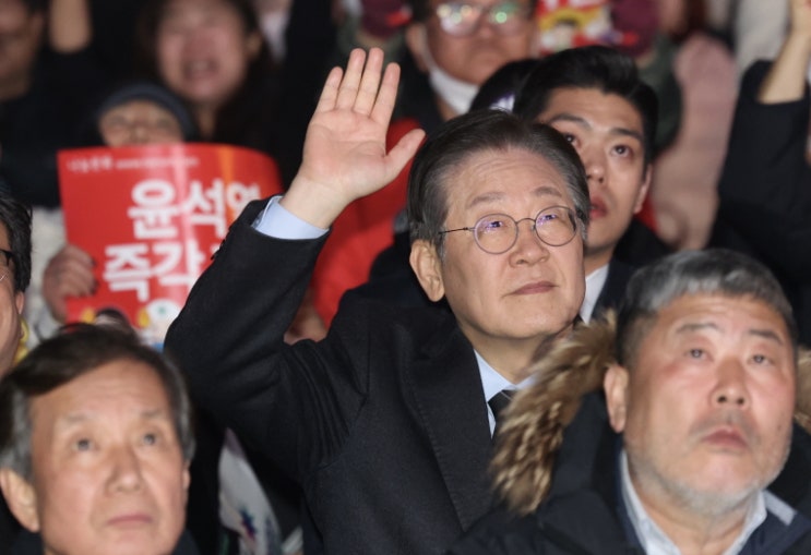민주당, 윤석열 파면 촉구 장외 집회…<b>이재명</b>, <b>하라리</b>와 <b>AI</b>... 