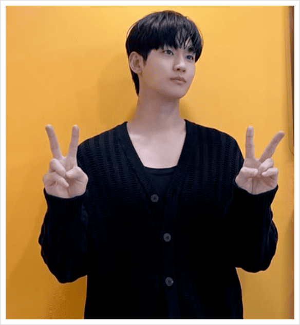 <b>김수현</b>, '설거지 사진' 논란 폭발? 故 <b>김새론 유족</b>이 <b>고소</b>... 
