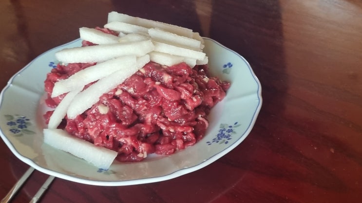  수험생 기력 충전! 남부터미널역 맛집 강남1등축산 육회로 봄철 에너지 UP!