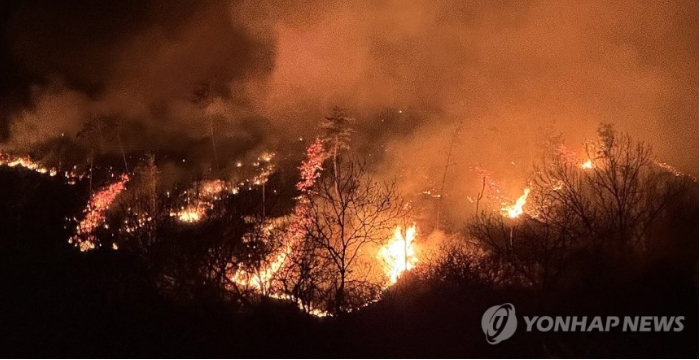  주말 동안 초대형 산불 및 화재 발생, 자연재해라기엔 너무도 전국 동시다발인데?