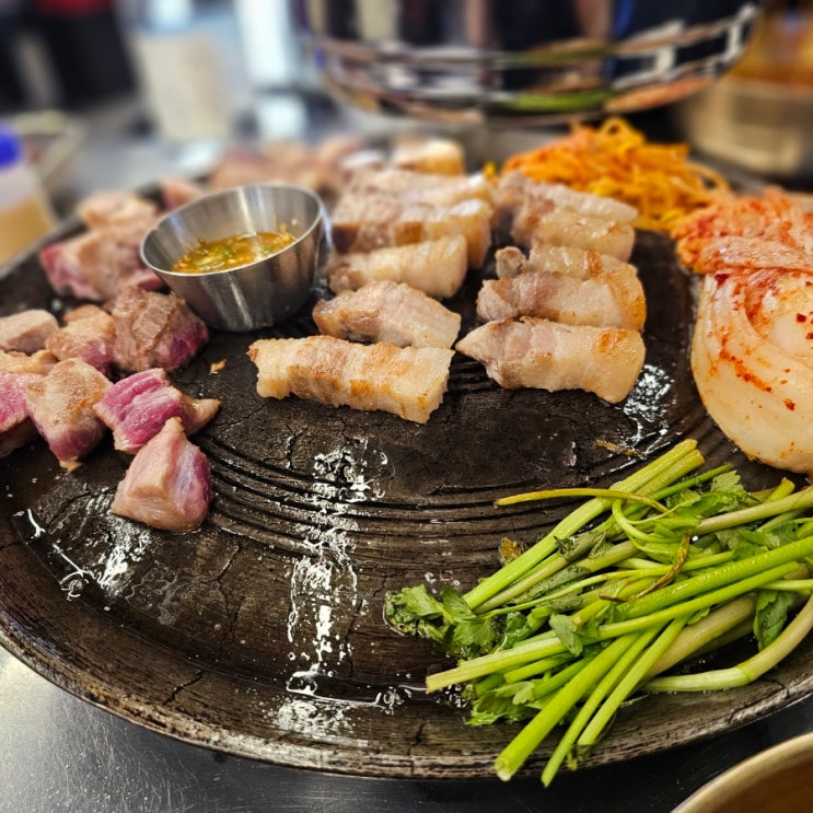  평택] 믿고먹는 흑돼지맛집 '할매솥뚜껑삼겹살 포승점'. 가족식사 및 회식으로 최고!