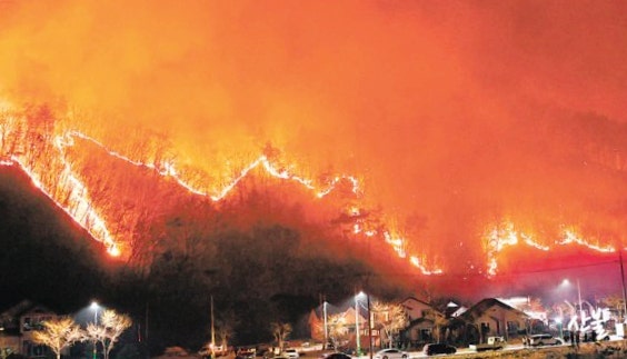 <b>산불</b> 전국 확산 27곳 발생... 때문에 생기는 걸까 산청 <b>의성</b> 등
