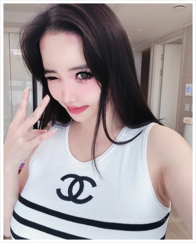  박봄 셀카로 전한 40세 생일 근황 다이어트 후 청순미 폭발