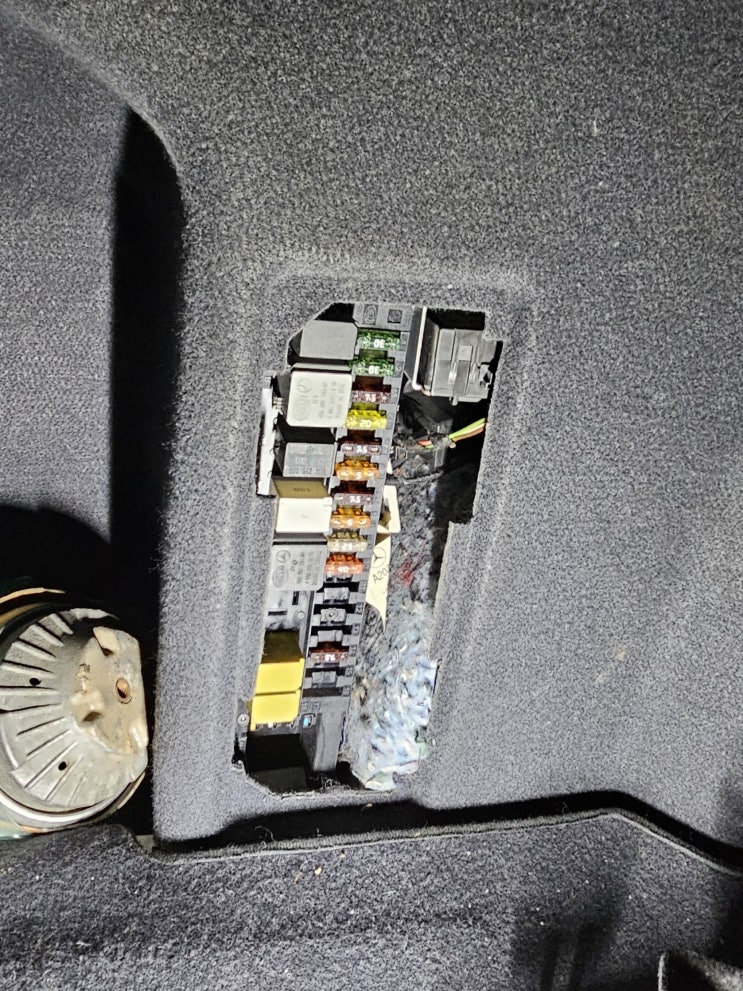 벤츠 W203 C32AMG 전체 퓨즈 점검하기 벤츠 W203 C32AMG 전체 퓨즈 점검하기