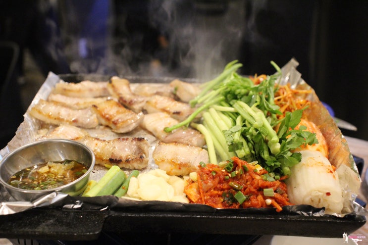  1등급 생삼겹살 사용하는 석촌호수 회식 맛집 '잠수교집 잠실 직영점'