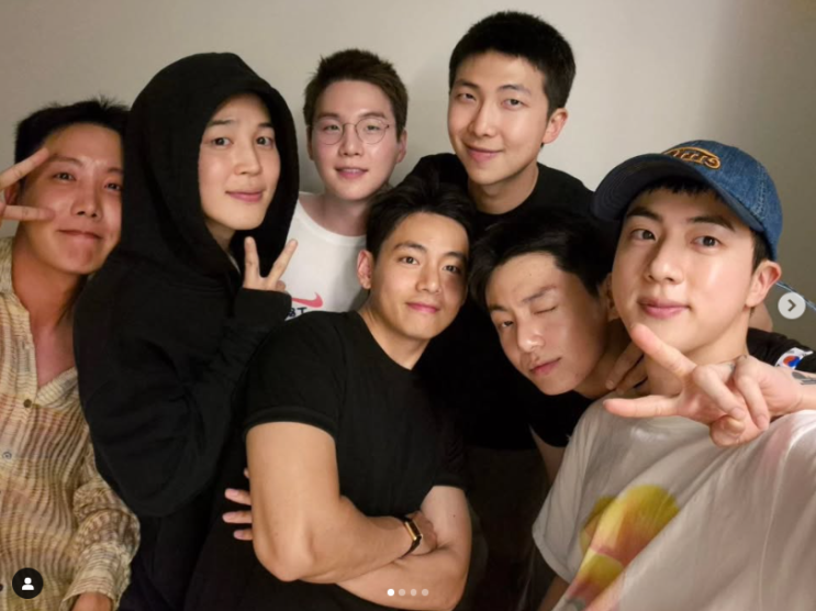 BTS <b>완전체 컴백</b> 초읽기…RM 말년 병장 휴가 근황부터 <b>제이홉</b>... 