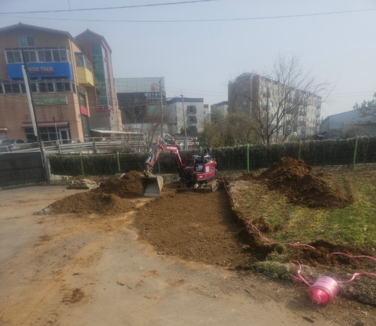  일산미니포크레인 농장 나무뽑기 주차장면잡기 배관 텃밭나라시정리작업(허니중기)