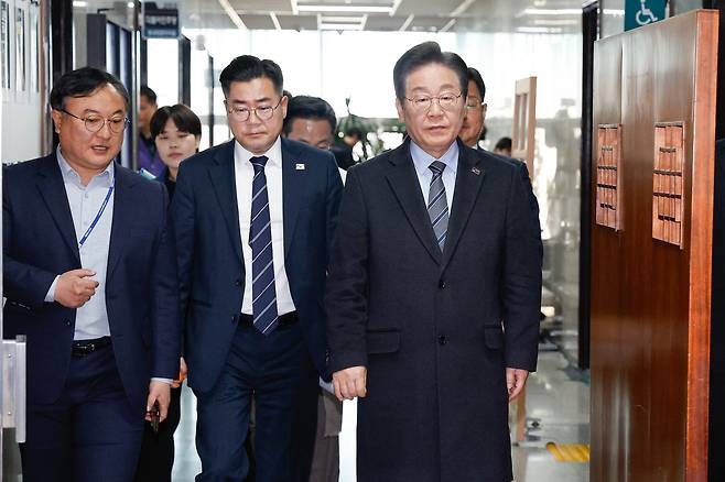 이재명 대표, <b>대장동</b> 재판 증인 불출석… 법원, 과태료... 