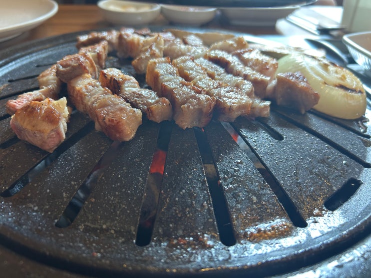  용리단길 모임 장소로 좋은 깔끔한 고기 맛집 추천 <돈에뜰 신용산점>(삼겹살, 목살)