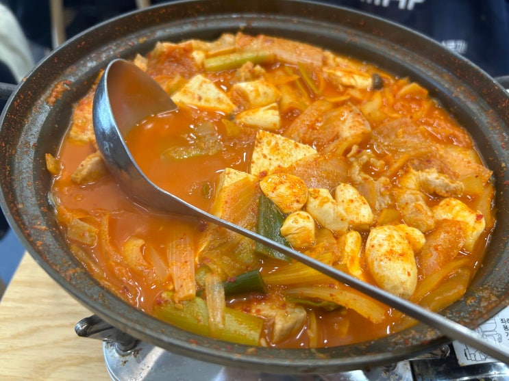  뜨끈한 겨울, 집밥이 생각날때 방문하는 고려대학교 안암역 반찬 맛집 <오성식당>(김치짜글이)