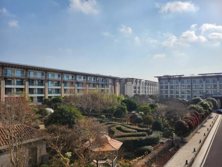  제주 가볼만한곳 | 4월 제주도 여행 가야하는 이유 제주신화월드 1박 9.9만원 (할인코드 포함)