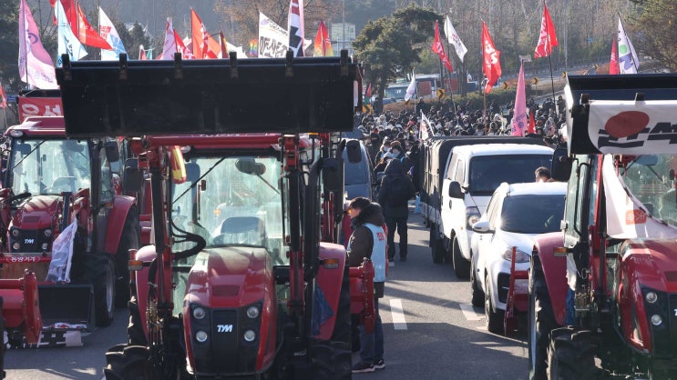 법원, <b>전농 트랙터</b> 서울 진입 불허…트럭만 20대 허용