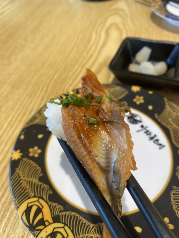  조촌동초밥 군산 마와루스시 접시당 1900원 군산회전초밥 군산롯데몰혼밥 새로생긴 군산맛집 조촌동신상맛집