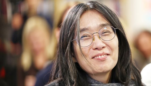  한강 작가 “윤석열 대통령 파면은 보편적 가치를 지키는 일”