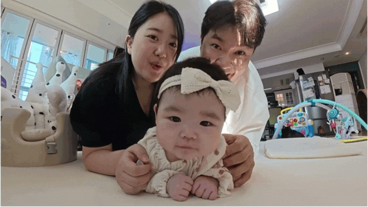 ‘<b>슈돌</b>’ <b>박수홍 딸 재이</b>, 생후 4개월 만에 <b>뒤집기</b> 성공... 