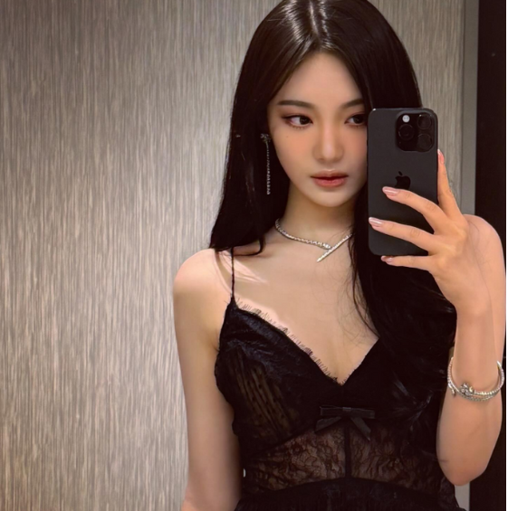  에스파 닝닝 아름다운 시스루 드레스 패션