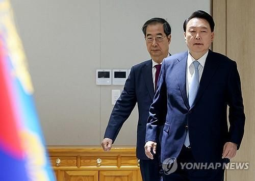  [이슈] 헌재, 한덕수 탄핵 기각하며 '내란' 판단은 침묵.. 尹 탄핵심판 '안갯속' 4월 선고설 '솔솔'