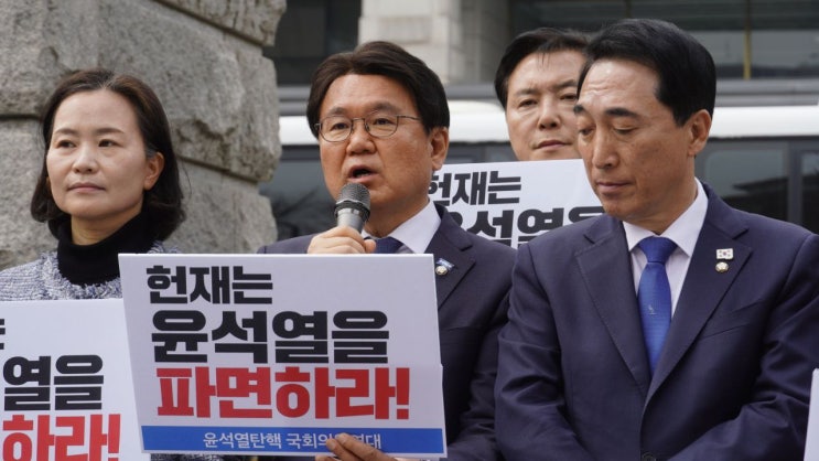 <헌재는 윤석열 탄핵을 속히 진행하고, 경찰은 <b>백혜련 의원</b>... 