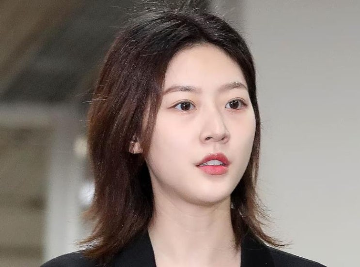 김수현과 故<b>김새론</b>의 논란, 타임라인으로 살펴보면