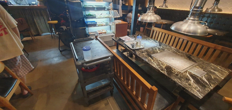  배꼽숙성삼겹살과막창, 가족과 함께 즐기는 방촌동 맛집