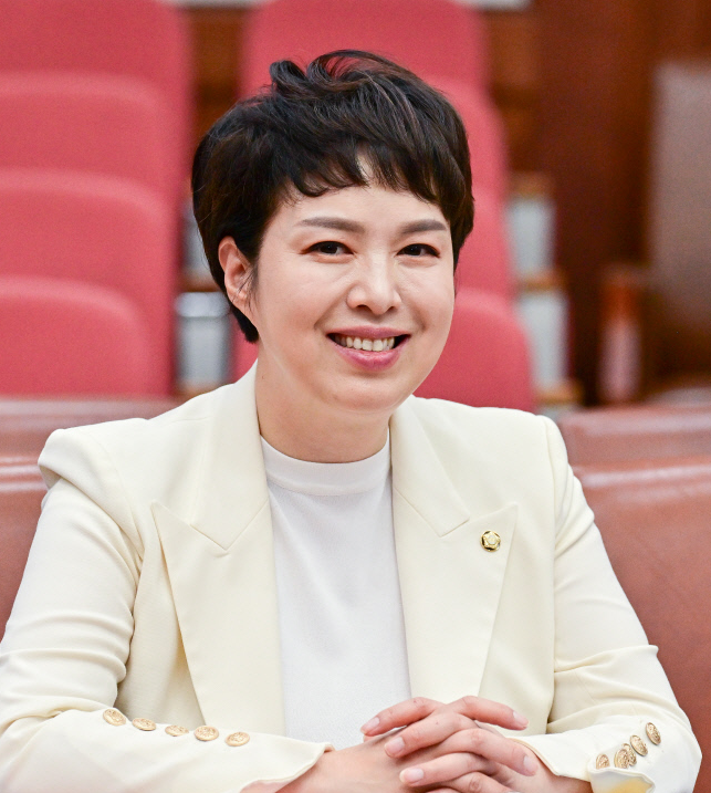김은혜 국회 의원 프로필, 나이 고향 학력 성향 경력,MBC 기자 및 앵커 출신에서 보수 정치인
