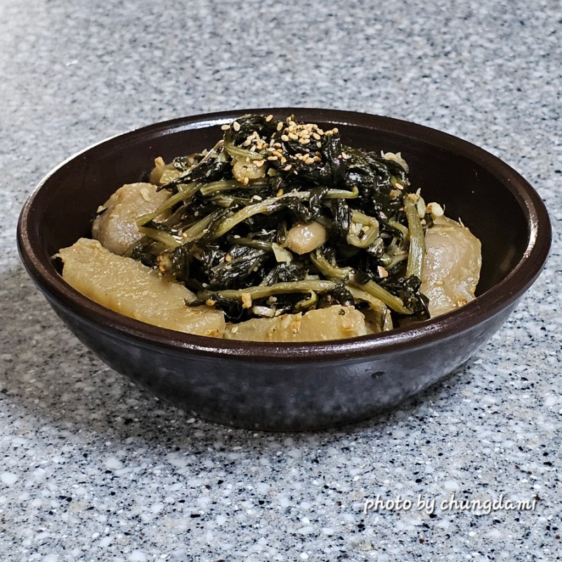 알타리 묵은지조림/일년에 한두번밖에 맛 볼 수없는 귀한반찬