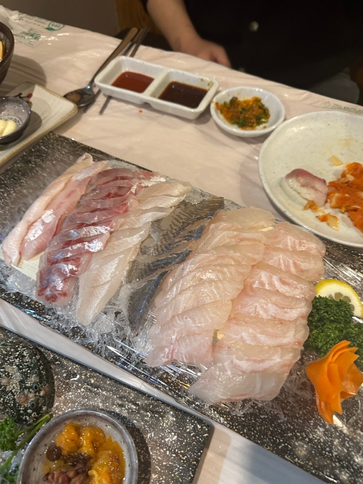  [부산 연제구] 회가 싱싱하고 기본 찬이 맛있었던 모임하기 좋은 연산동 횟집 '바다향기' (구)도심속바다 위치
