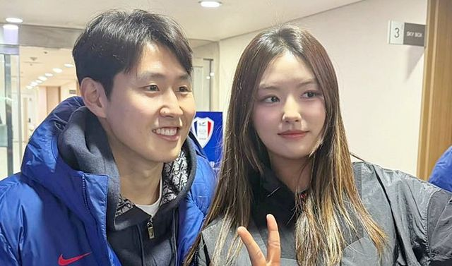  부상 중인 이강인과 투샷 찍은 '뜻밖의' 여성 사진 급속 확산