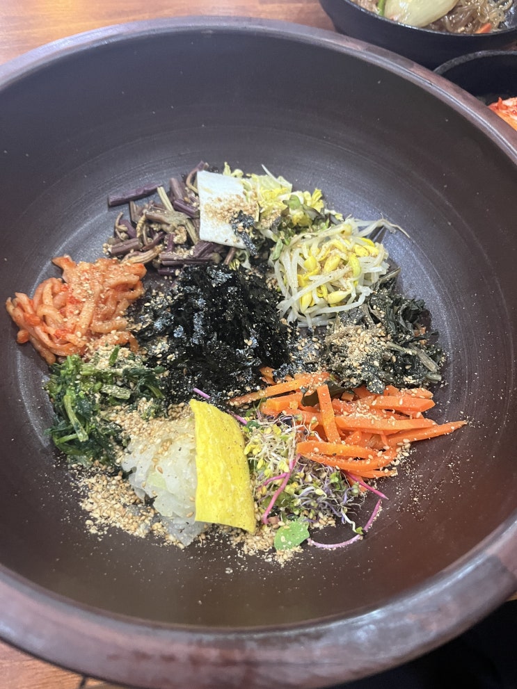  아침부터 고기 굽고, 짬뽕밥 해 먹는 사람.(저는 비빔인간입니다)