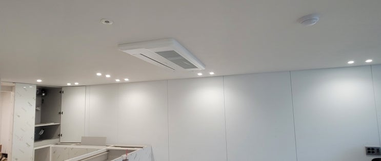  강남구 청담 래미안 로이뷰 인테리어 시스템 에어컨 커버 도색과 교체, 세척