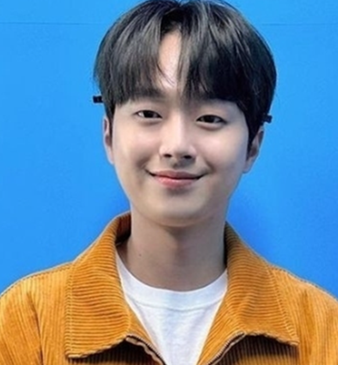활동 경력 소속사, 팬클럽 찬스 ,<b>산불 피해 복구 성금</b> 1억 기부