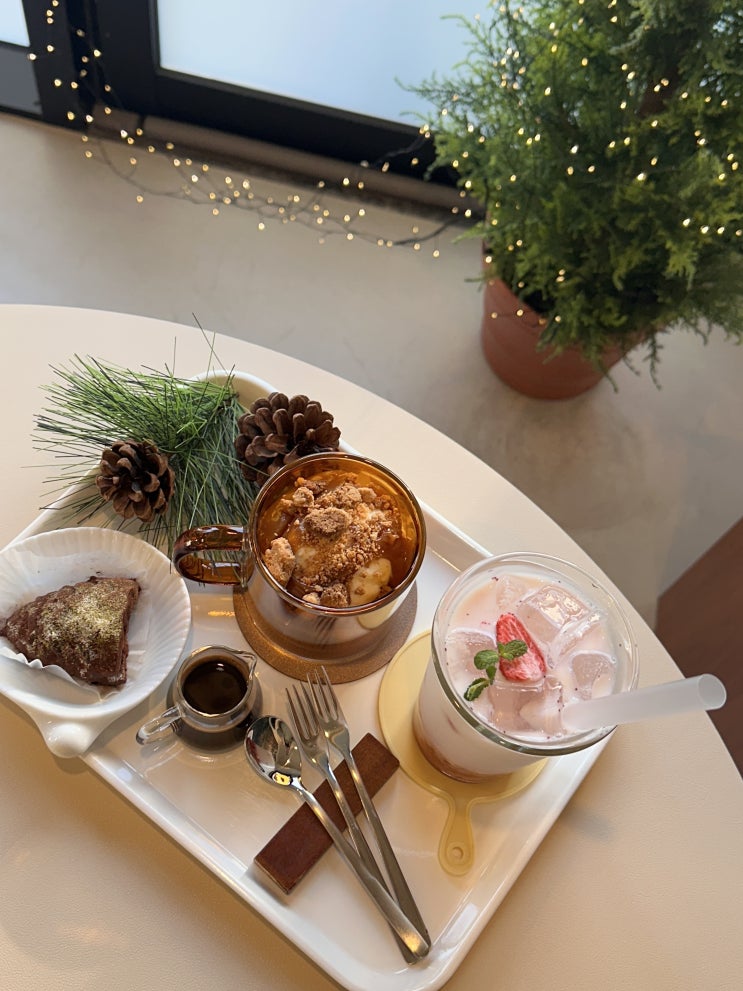  강릉 이색 카페 솔방울을 컨셉으로 가진 ‘강릉 앤 솔’