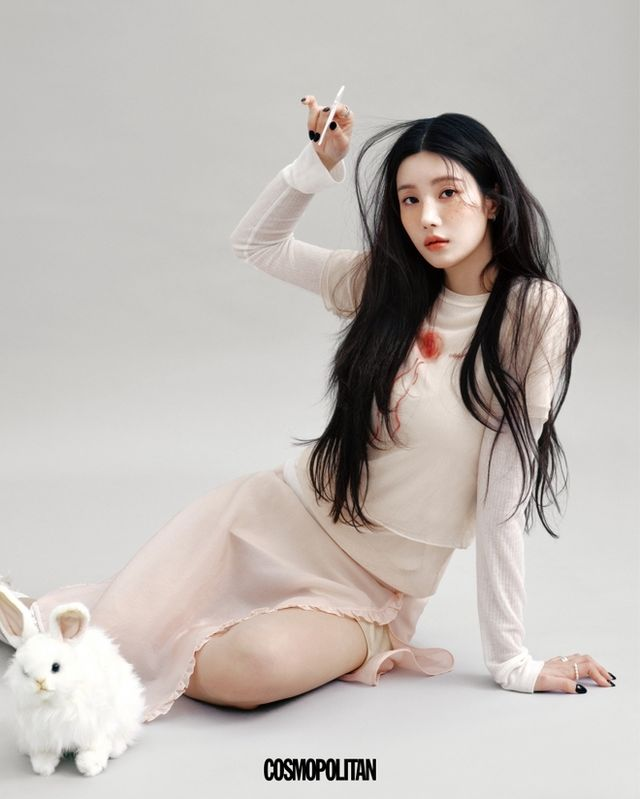 권은비 “비밀의 세계로 초대합니다”