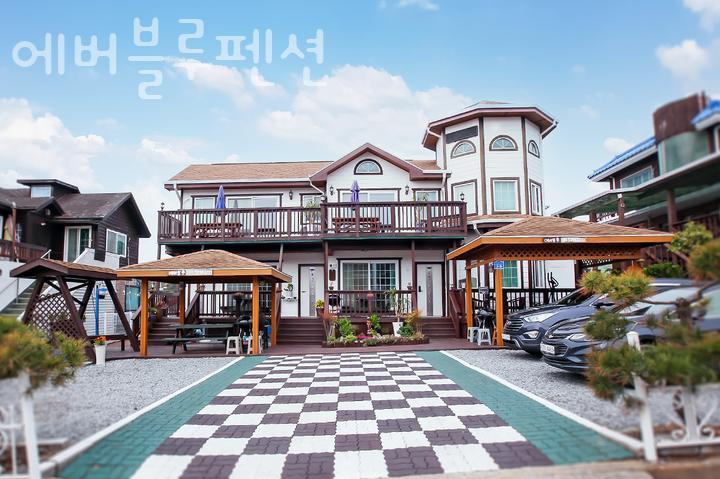 에버블루펜션 사진 1