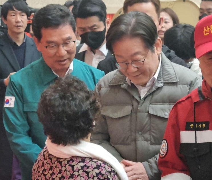 [무죄판결 직후 <b>산불피해</b> 현장에 달려 온 <b>이재명</b>, <b>피해</b> 주민들의... 