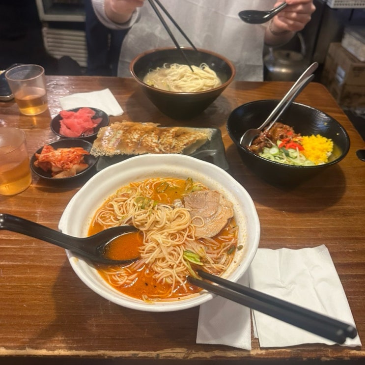  평일 점심에도 인기가 많았던 분당 서현 일본식 라면 맛집 유타로 시로 쿠로 교자 미니 부타동 먹은 리뷰.