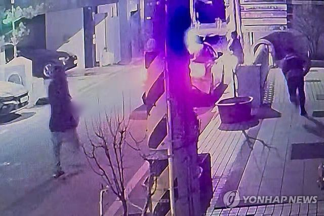  "흉기난동범에 실탄 발사, 정당방위" 근거는 급박성 인정 판례