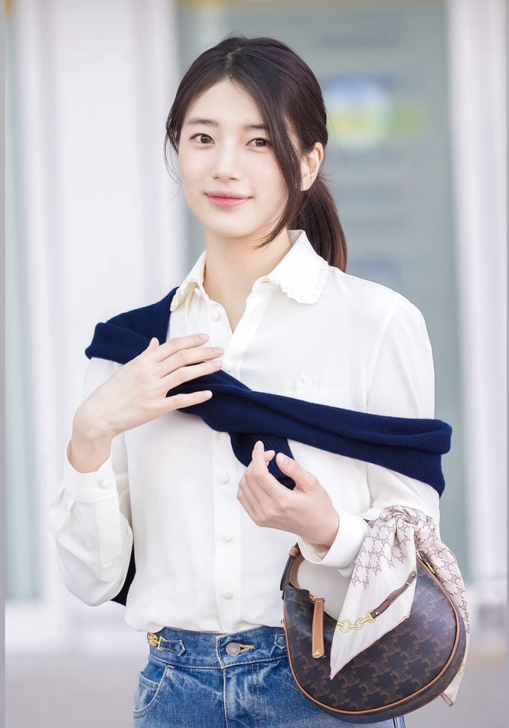  영원한 국민첫사랑 인증한 수지 공항패션(ft.셀린느)
