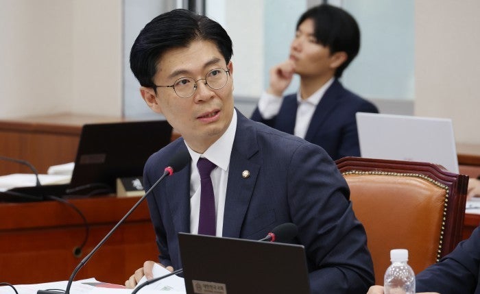 국민의힘 국회의원 조정훈 프로필 나이 고향 학력 경력 재산 "이재명 신난 얼굴"