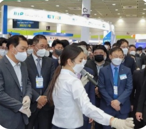 한종희 부회장 딸 결혼식 후 영면 <b>삼성전자 리더십</b> 변화 IT... 