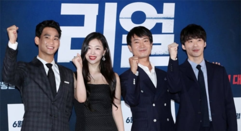 故 설리 오빠, 김수현-이사랑 감독에게 진실 규명 요구! 영화 '리얼' 베드신 강요 논란 재점화