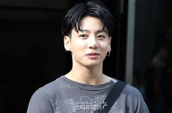 BTS <b>정국</b>,  <b>산불</b> 피해 복구 위해 <b>10억</b> 원 <b>기부</b>… "조용한... 